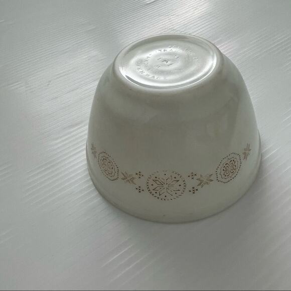Pyrex 401 town and country small bowl, wear from use - Picture 10 of 10